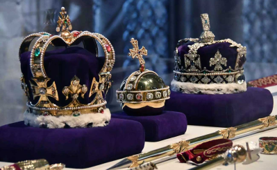 The crown of Saint Edward and the cruciger orb. The orb dates from the 17th century, and is divided by bands of jewels into three parts, representing the three continents known in medieval times. It represents the Christian world.